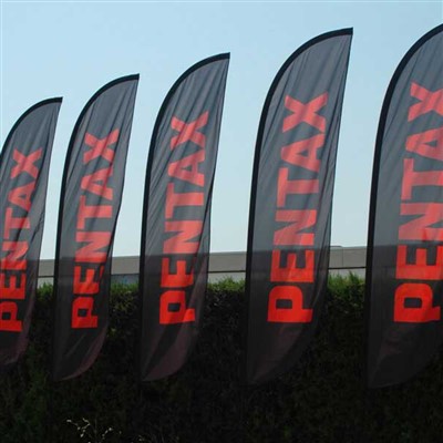 Banderas y pancartas publicitarias al aire libre